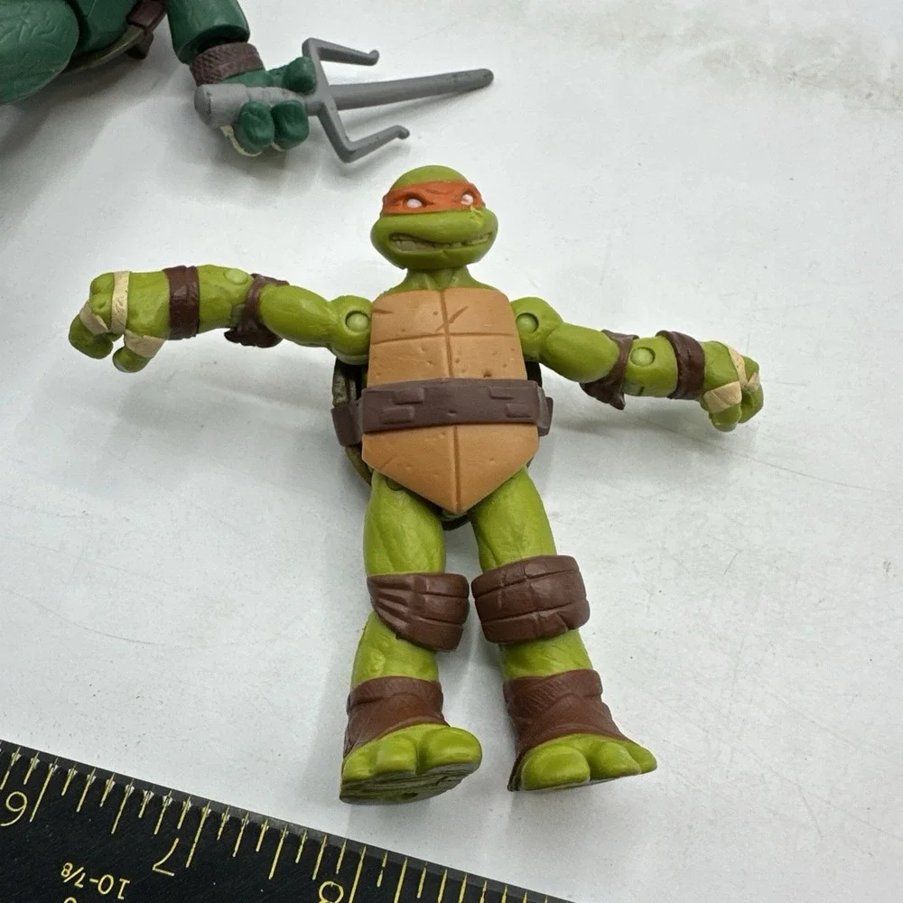 Teenage Mutant Ninja Turtle Lot Of Two 9 in and‎ 6 in Figures Toys